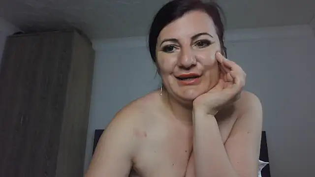Snapshot of Naughtyredd chatting on 05-28-26, 08:33 Naughtyredd online show from 05-28-26, 08:33