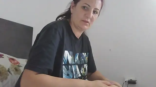 Snapshot of Naughtyredd chatting on 07-23-26, 10:56 Naughtyredd online show from 07-23-26, 10:56