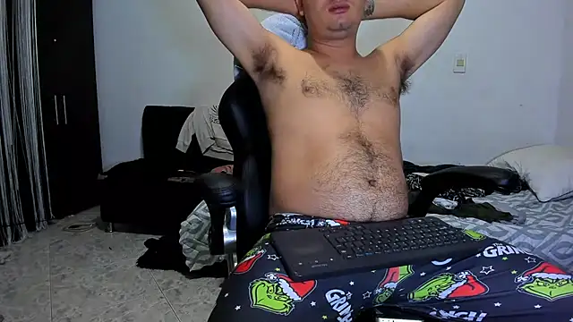 Snapshot of ares_sexxx chatting on 06-17-26, 10:14 ares sexxx online show from 06-17-26, 10:14