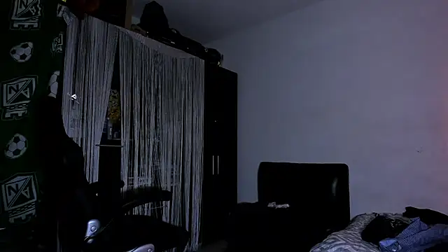 Snapshot of ares_sexxx chatting on 06-06-26, 03:01 ares sexxx online show from 06-06-26, 03:01