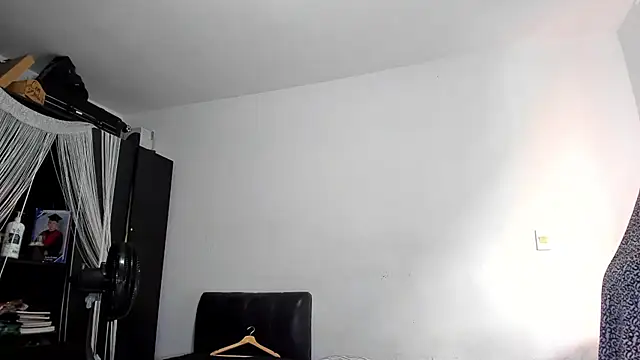 Snapshot of ares_sexxx chatting on 07-19-26, 04:04 ares sexxx online show from 07-19-26, 04:04