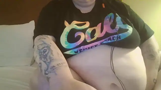 Snapshot of Ladyofmystery chatting on 12-28-24, 09:20 Ladyofmystery online show from 12-28-24, 09:20