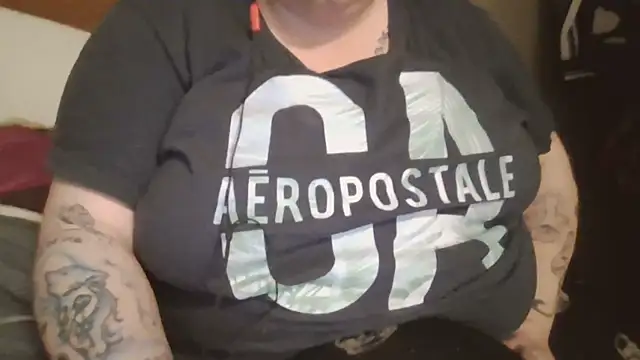 Snapshot of Ladyofmystery chatting on 12-21-24, 04:19 Ladyofmystery online show from 12-21-24, 04:19