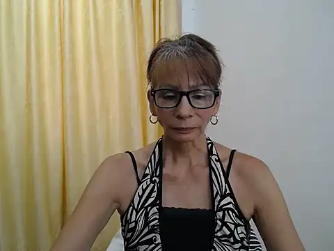 Snapshot of mommysexy16 chatting on 09-26-25, 02:57 mommysexy16 online show from 09-26-25, 02:57