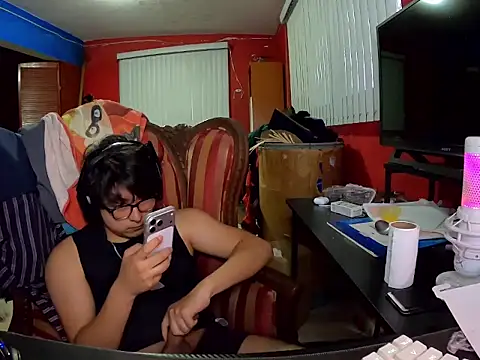 Snapshot of Nathanroberts111 chatting on 07-11-26, 12:44 Nathanroberts111 online show from 07-11-26, 12:44