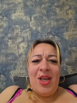 Snapshot of Ruxy42ETT chatting on 05-18-26, 04:07 Ruxy42ETT online show from 05-18-26, 04:07