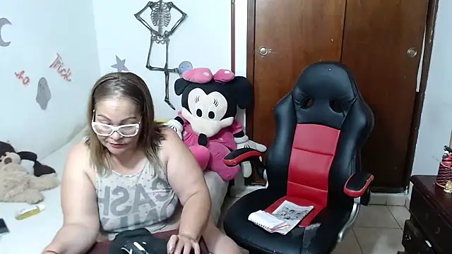 Britney-22 online show from 10-21-25, 12:00
