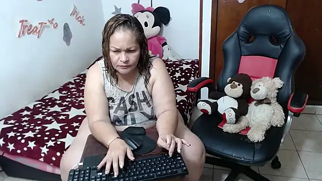 Britney-22 online show from 10-11-25, 10:44