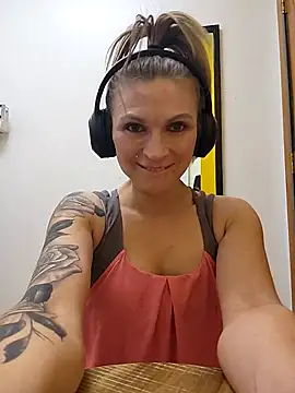 MaddisonX online show from 03-19-26, 06:46