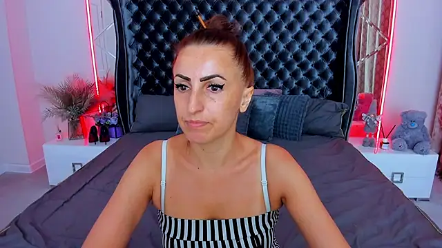 Snapshot of Rebecca_Diamond chatting on 07-21-26, 05:42 Rebecca Diamond online show from 07-21-26, 05:42