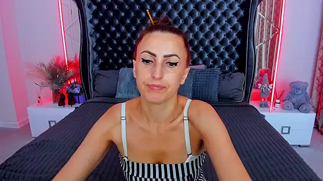 Snapshot of Rebecca_Diamond chatting on 07-16-26, 05:26 Rebecca Diamond online show from 07-16-26, 05:26