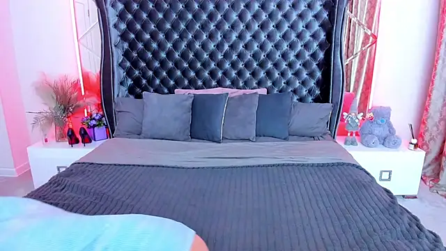 Rebecca Diamond online show from 04-19-26, 05:41