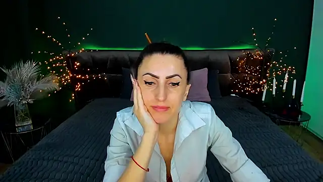 Rebecca Diamond online show from 02-12-26, 05:51