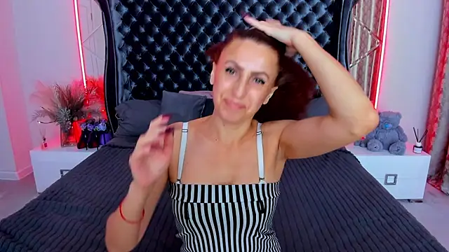 Snapshot of Rebecca_Diamond chatting on 06-02-26, 05:40 Rebecca Diamond online show from 06-02-26, 05:40
