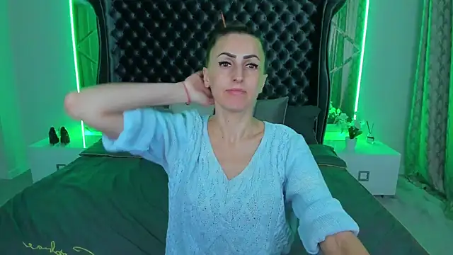 Rebecca Diamond online show from 11-26-25, 06:13