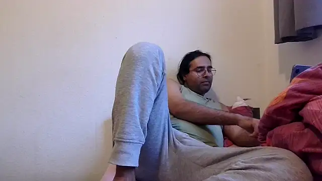 Snapshot of Azad64 chatting on 09-27-25, 04:35 Azad64 online show from 09-27-25, 04:35