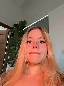 curchez  online show from 02-17-26, 07:55