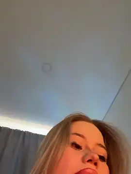 curchez  online show from 02-19-25, 07:48