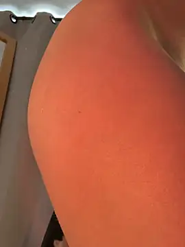 curchez  online show from 11-21-25, 05:12