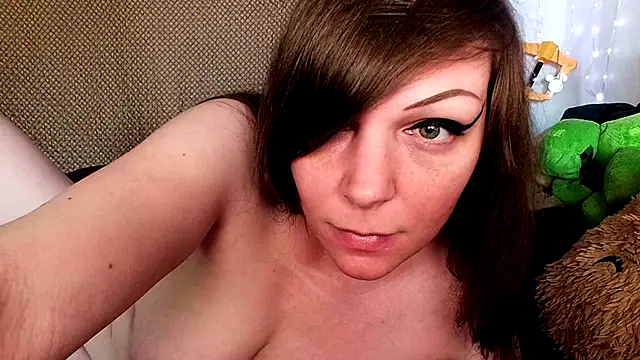 Snapshot of GamerGirlRoxyAndLee chatting on 02-01-25, 10:12 GamerGirlRoxyAndLee online show from 02-01-25, 10:12