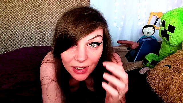Snapshot of GamerGirlRoxyAndLee chatting on 01-18-25, 10:06 GamerGirlRoxyAndLee online show from 01-18-25, 10:06