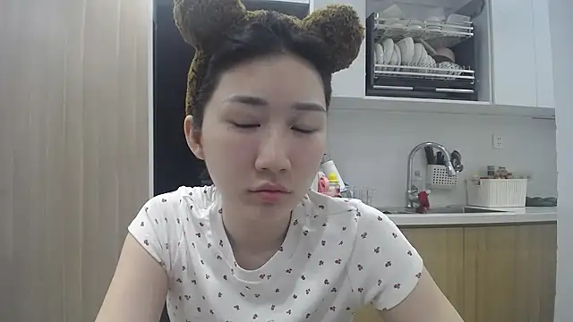 Snapshot of Asiagirll chatting on 06-08-26, 01:55 Asiagirll online show from 06-08-26, 01:55