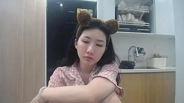 Snapshot of Asiagirll chatting on 06-03-26, 12:39 Asiagirll online show from 06-03-26, 12:39