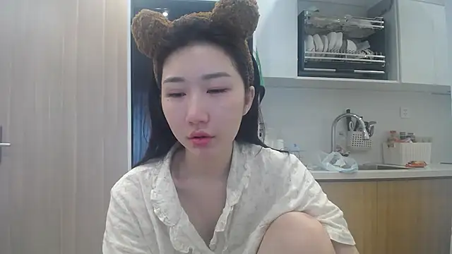 Snapshot of Asiagirll chatting on 05-12-26, 01:57 Asiagirll online show from 05-12-26, 01:57