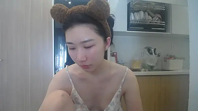 Snapshot of Asiagirll chatting on 05-28-26, 01:13 Asiagirll online show from 05-28-26, 01:13