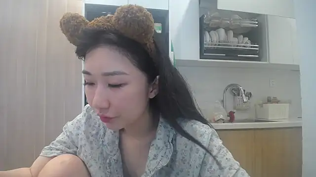 Snapshot of Asiagirll chatting on 05-29-26, 02:06 Asiagirll online show from 05-29-26, 02:06