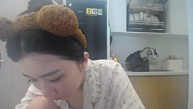 Snapshot of Asiagirll chatting on 06-03-26, 12:33 Asiagirll online show from 06-03-26, 12:33