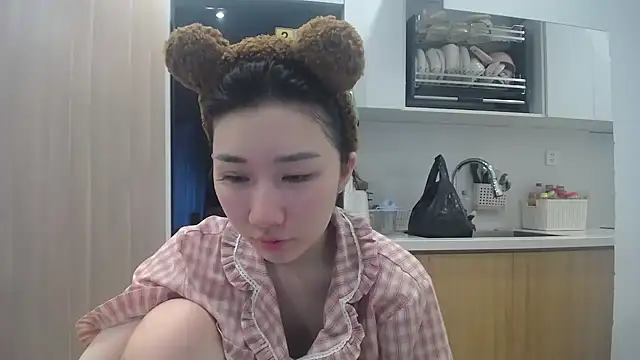 Snapshot of Asiagirll chatting on 05-25-26, 10:41 Asiagirll online show from 05-25-26, 10:41