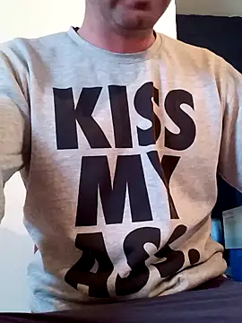 Snapshot of Rolandxxxr chatting on 02-04-25, 02:10 Rolandxxxr online show from 02-04-25, 02:10