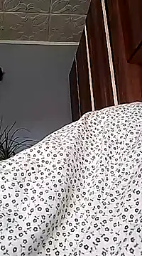 Snapshot of Rolandxxxr chatting on 03-10-25, 01:32 Rolandxxxr online show from 03-10-25, 01:32