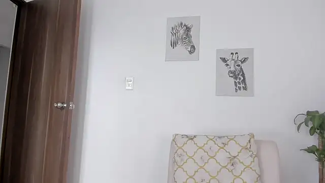 Hanna Risso online show from 10-27-25, 06:09