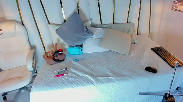 elena mature online show from 04-15-26, 08:20