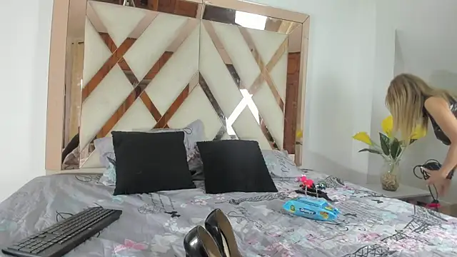 elena mature online show from 02-08-26, 09:18