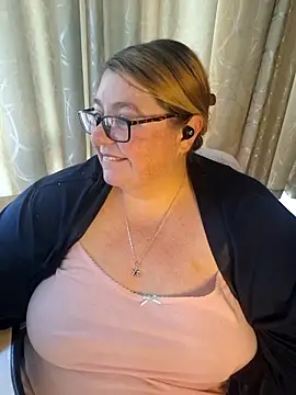 Snapshot of Iceprincess2bad4u chatting on 05-30-26, 06:20 Iceprincess2bad4u online show from 05-30-26, 06:20