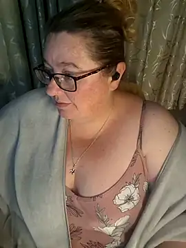 Snapshot of Iceprincess2bad4u chatting on 05-09-26, 06:11 Iceprincess2bad4u online show from 05-09-26, 06:11