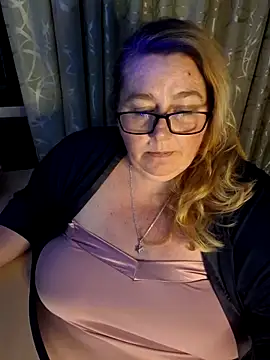 Snapshot of Iceprincess2bad4u chatting on 05-22-26, 05:22 Iceprincess2bad4u online show from 05-22-26, 05:22