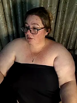 Snapshot of Iceprincess2bad4u chatting on 05-24-26, 06:41 Iceprincess2bad4u online show from 05-24-26, 06:41