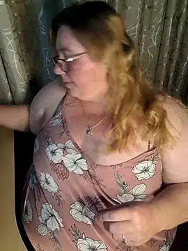 Snapshot of Iceprincess2bad4u chatting on 05-18-26, 06:23 Iceprincess2bad4u online show from 05-18-26, 06:23