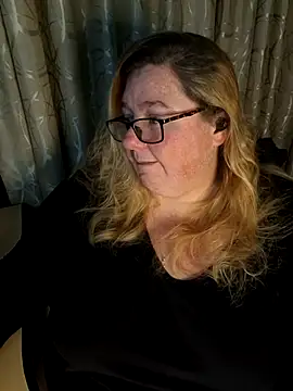 Snapshot of Iceprincess2bad4u chatting on 05-12-26, 06:14 Iceprincess2bad4u online show from 05-12-26, 06:14