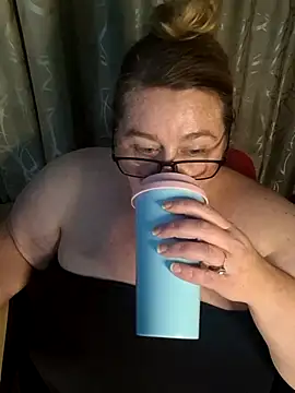 Snapshot of Iceprincess2bad4u chatting on 06-15-26, 06:07 Iceprincess2bad4u online show from 06-15-26, 06:07