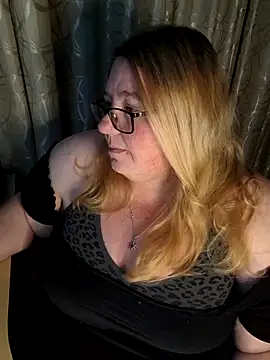 Snapshot of Iceprincess2bad4u chatting on 06-09-26, 06:09 Iceprincess2bad4u online show from 06-09-26, 06:09