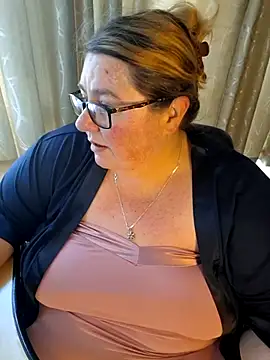 Snapshot of Iceprincess2bad4u chatting on 05-23-26, 06:23 Iceprincess2bad4u online show from 05-23-26, 06:23