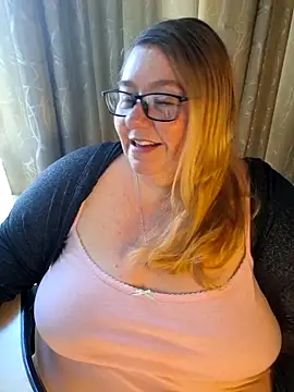 Snapshot of Iceprincess2bad4u chatting on 05-16-26, 05:39 Iceprincess2bad4u online show from 05-16-26, 05:39
