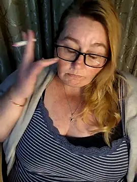 Snapshot of Iceprincess2bad4u chatting on 04-30-26, 07:10 Iceprincess2bad4u online show from 04-30-26, 07:10
