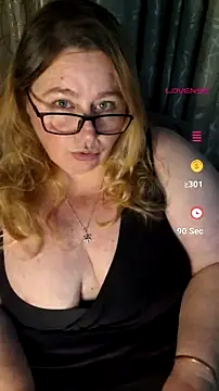 Snapshot of Iceprincess2bad4u chatting on 07-29-26, 06:18 Iceprincess2bad4u online show from 07-29-26, 06:18