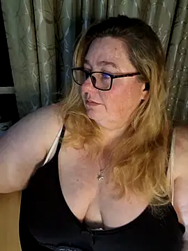 Snapshot of Iceprincess2bad4u chatting on 05-04-26, 06:33 Iceprincess2bad4u online show from 05-04-26, 06:33
